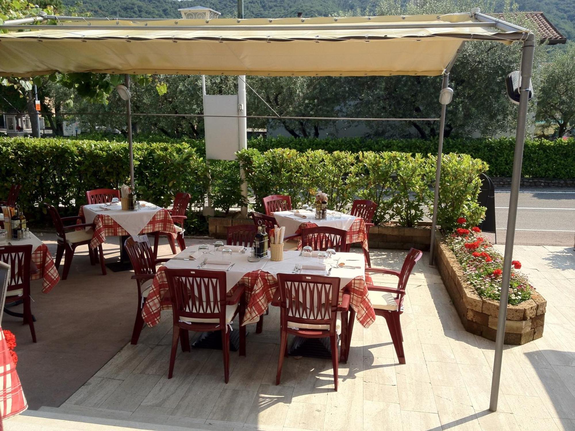 La Lanterna Hotel Garda  Exterior photo
